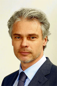 Januar einen neuen Chefredakteur: <b>Manfred Sauerer</b>, 50, folgt auf Helmut <b>...</b> - sauerer_manfred